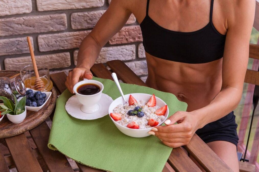 Veselīgas brokastis ar kaloriju kontroli svara zaudēšanai